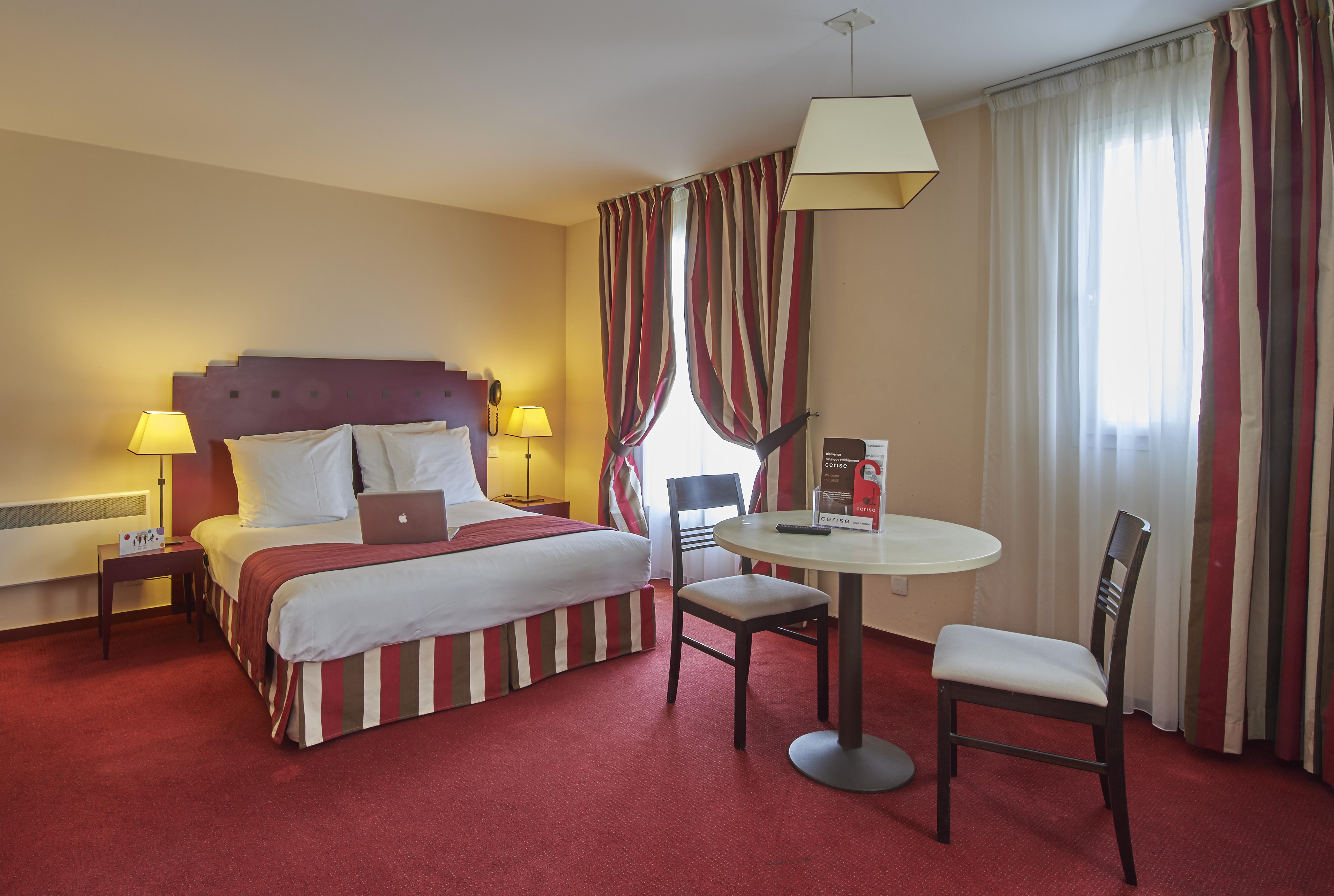 Hotel Cerise Chatou Exterior photo
