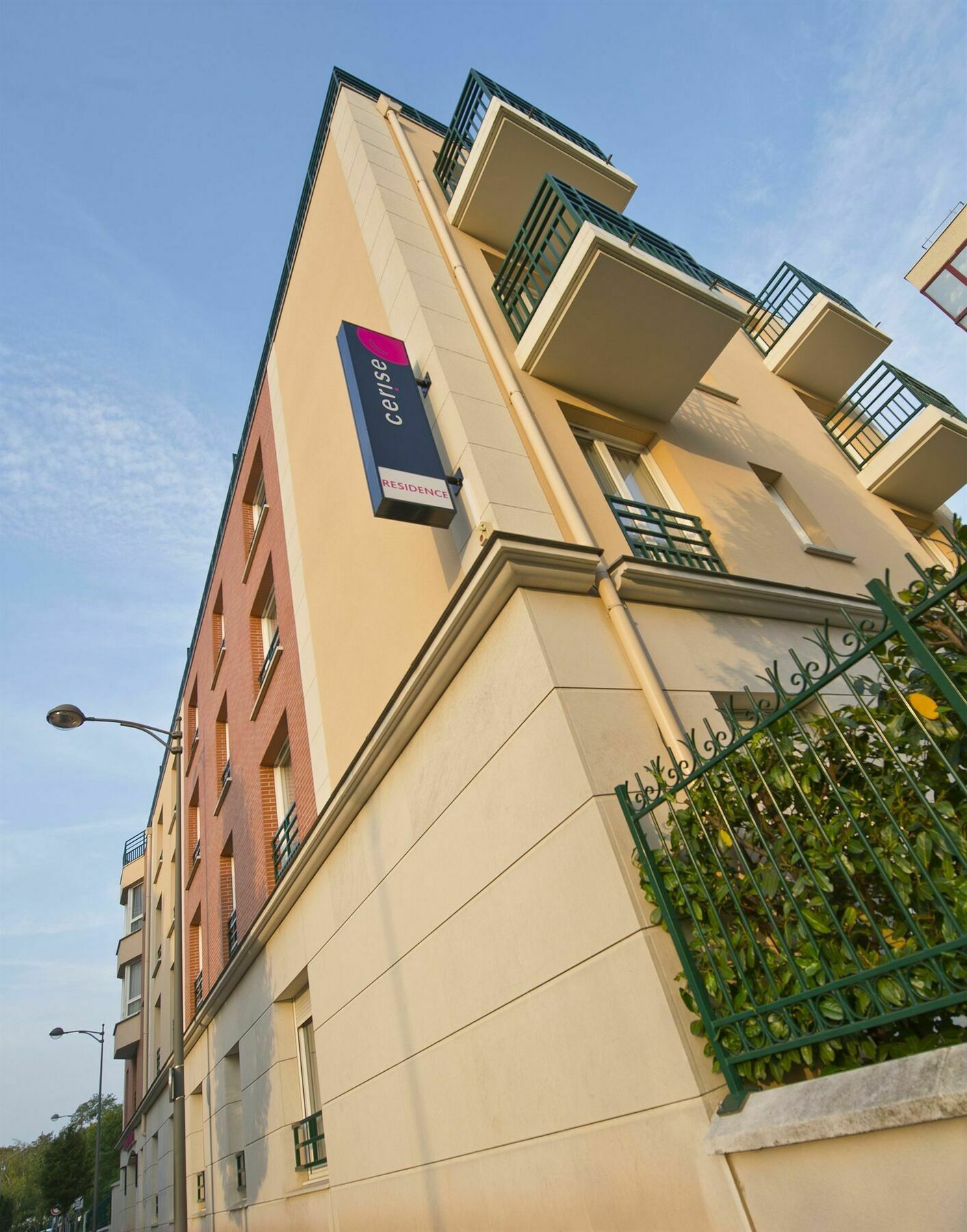 Hotel Cerise Chatou Exterior photo