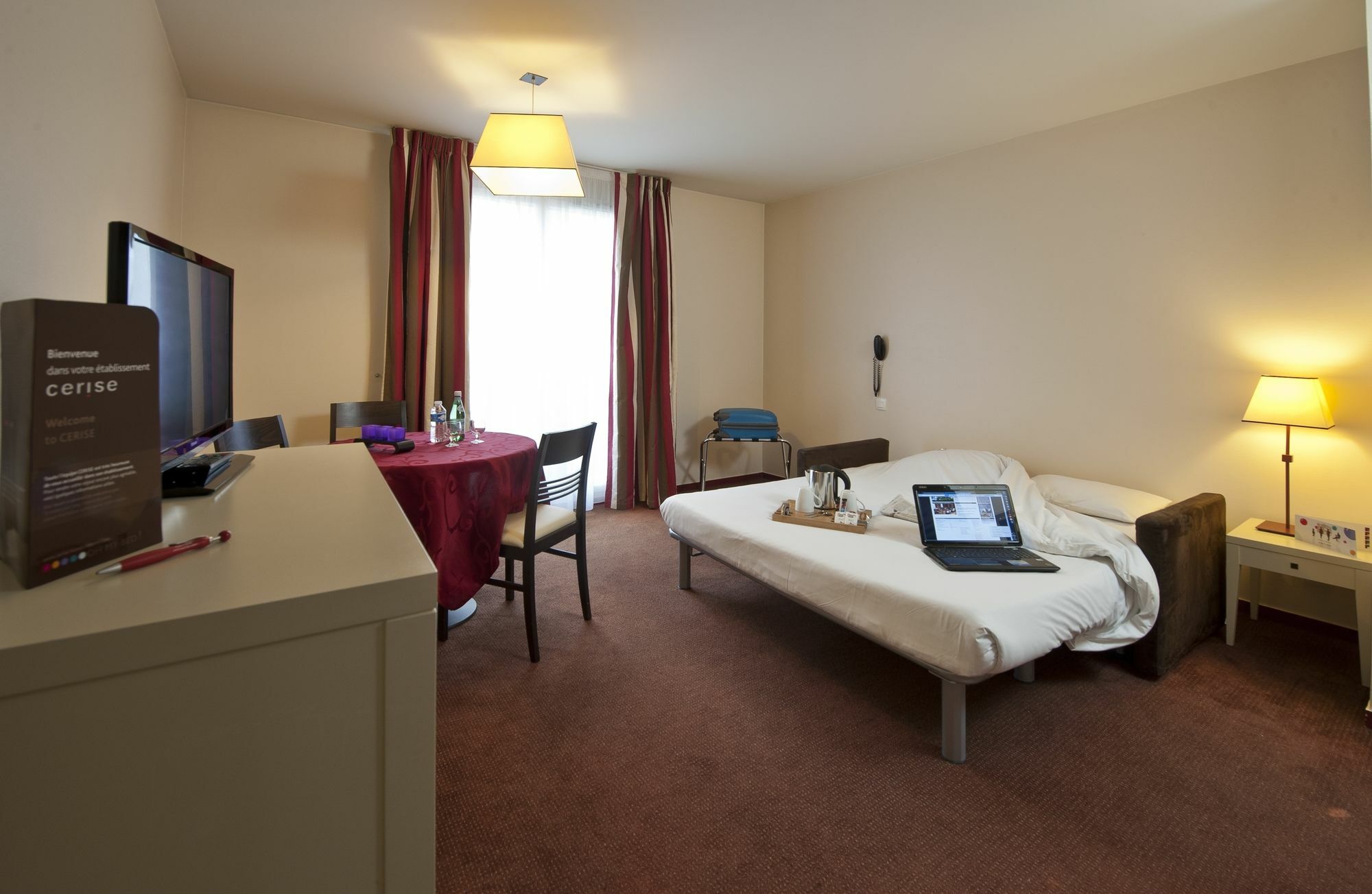 Hotel Cerise Chatou Exterior photo